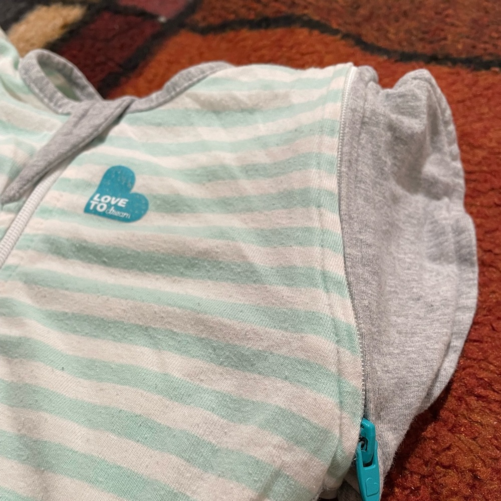 love to dream swaddle up size M transition sleep sack